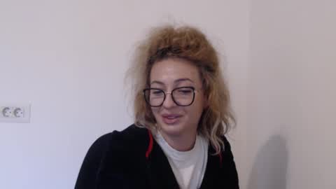 Selenna online show from November 2025 12:38:02 PM