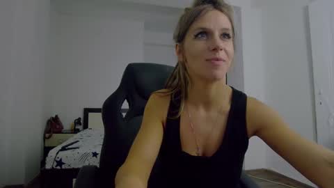 Snapshot of sellena_angel chatting on October 2025 09:17:02 PM sellena_angel online show from October 2025 09:17:02 PM