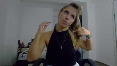 Snapshot of sellena_angel chatting on October 2025 03:34:01 PM sellena_angel online show from October 2025 03:34:01 PM