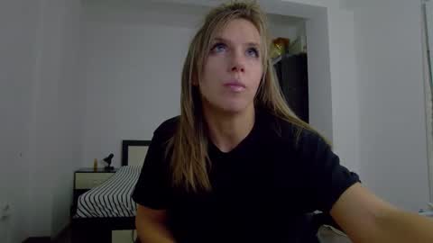 Snapshot of sellena_angel chatting on November 2025 08:30:02 PM sellena_angel online show from November 2025 08:30:02 PM