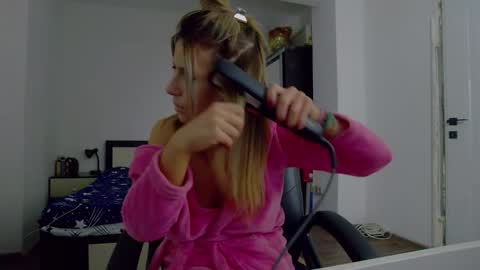 Snapshot of sellena_angel chatting on December 2025 12:47:02 PM sellena_angel online show from December 2025 12:47:02 PM