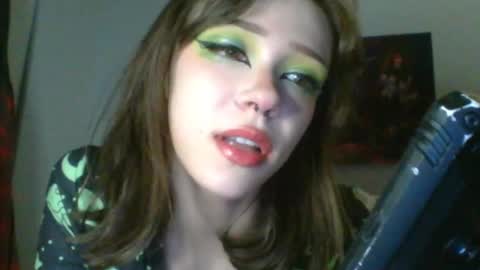 Snapshot of sendforesme chatting on January 2025 12:17:02 AM goddess esme online show from January 2025 12:17:02 AM