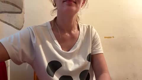 Sennya online show from October 2025 11:19:02 AM