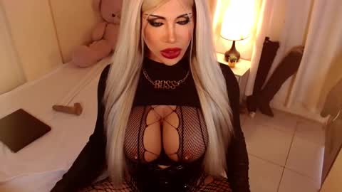 Snapshot of sensational_diva chatting on October 2025 04:53:02 AM unstappable queen kate online show from October 2025 04:53:02 AM