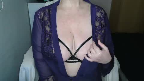 Snapshot of sensual_cris chatting on December 2024 09:32:02 AM CRIS online show from December 2024 09:32:02 AM