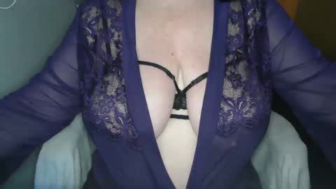 Snapshot of sensual_cris chatting on December 2024 07:37:02 AM CRIS online show from December 2024 07:37:02 AM