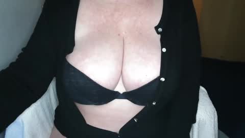 Snapshot of sensual_cris chatting on February 2025 03:57:02 PM CRIS online show from February 2025 03:57:02 PM