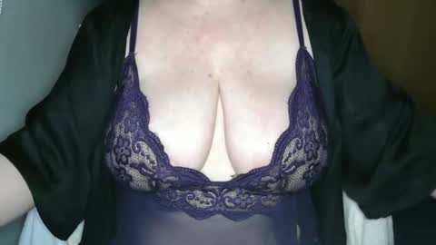 Snapshot of sensual_cris chatting on February 2025 10:38:02 AM CRIS online show from February 2025 10:38:02 AM