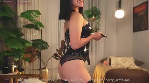 Maria- OF sensual bee online show from September 2025 12:25:02 AM