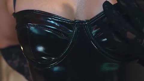 Snapshot of sensualcherry_ chatting on October 2025 11:25:02 PM Maria- OF sensual bee online show from October 2025 11:25:02 PM