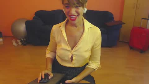 sensualmyra online show from September 2025 12:43:02 PM