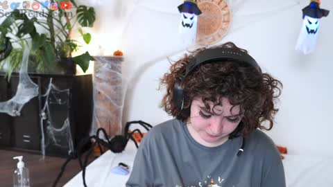 Snapshot of serareads chatting on October 2025 03:08:01 PM SeraReads online show from October 2025 03:08:01 PM