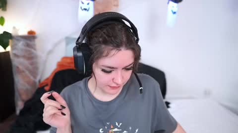 Snapshot of serareads chatting on October 2025 02:09:01 PM SeraReads online show from October 2025 02:09:01 PM