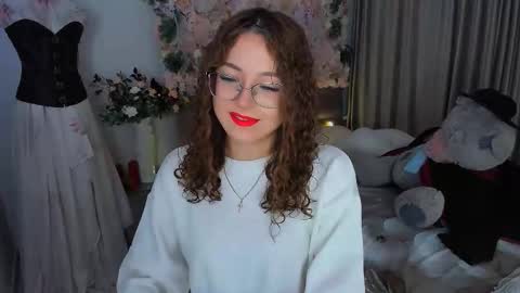 Ophelia online show from November 2025 07:05:02 PM