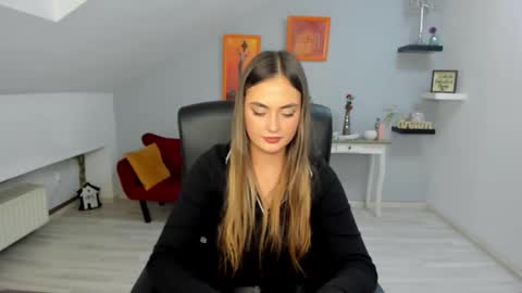 serenlys online show from November 2025 09:03:01 PM