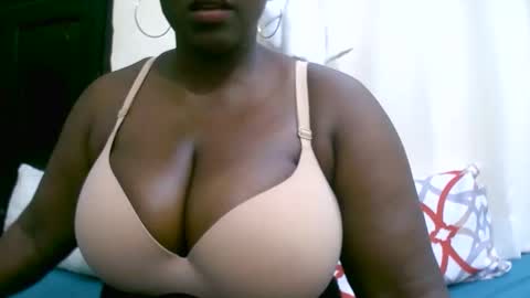 Snapshot of sexxi_ebony chatting on September 2025 01:11:01 AM sexxi_ebony online show from September 2025 01:11:01 AM