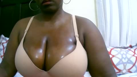 Snapshot of sexxi_ebony chatting on October 2025 07:53:01 PM sexxi_ebony online show from October 2025 07:53:01 PM