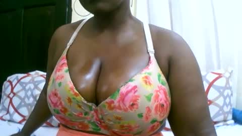 Snapshot of sexxi_ebony chatting on October 2025 09:28:02 AM sexxi_ebony online show from October 2025 09:28:02 AM
