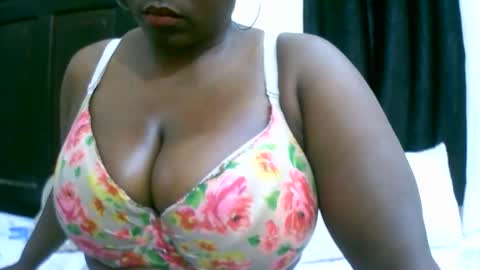 Snapshot of sexxi_ebony chatting on October 2025 06:28:01 PM sexxi_ebony online show from October 2025 06:28:01 PM