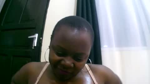 Snapshot of sexxi_ebony chatting on October 2025 01:17:01 AM sexxi_ebony online show from October 2025 01:17:01 AM