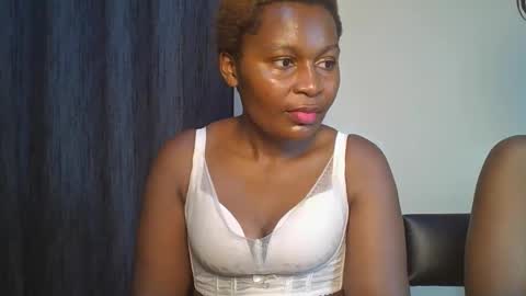 Snapshot of sexxy_amira chatting on November 2025 06:09:02 PM sexxy_amira online show from November 2025 06:09:02 PM