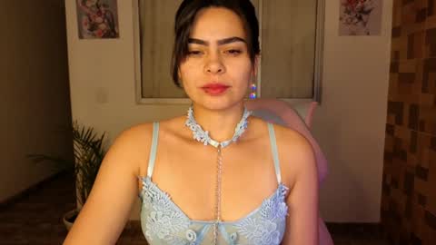  Angie   online show from January 2025 11:00:01 AM