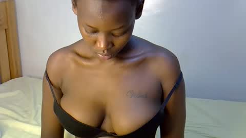 Snapshot of sexxyvee224 chatting on October 2025 07:25:02 PM sexxyvee224 online show from October 2025 07:25:02 PM