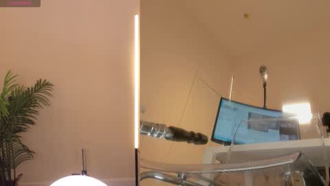 Lina online show from September 2025 12:04:01 AM