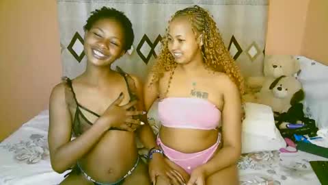 Snapshot of sexy_bluegirl chatting on October 2025 02:25:01 PM sexy_bluegirl online show from October 2025 02:25:01 PM