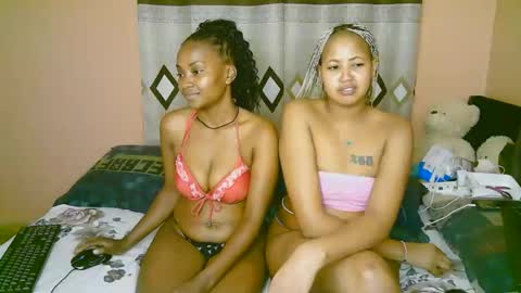 Snapshot of sexy_bluegirl chatting on November 2025 03:12:01 PM sexy_bluegirl online show from November 2025 03:12:01 PM