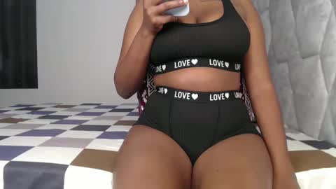 Snapshot of sexy_chocolata chatting on February 2025 06:05:02 AM chocolata online show from February 2025 06:05:02 AM
