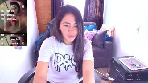 Snapshot of sexy_kendall24 chatting on November 2025 03:13:02 PM laura online show from November 2025 03:13:02 PM