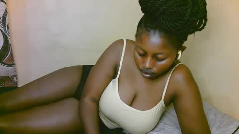 Snapshot of sexy_latasha chatting on October 2025 06:03:01 AM sexy_latasha online show from October 2025 06:03:01 AM