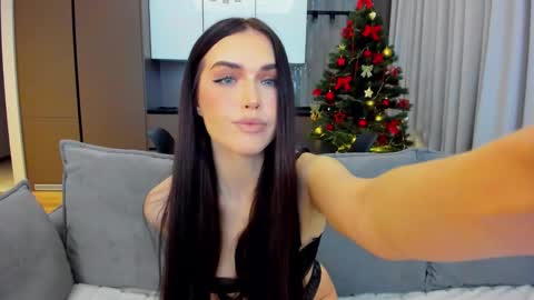 Lou online show from December 2024 09:40:01 PM
