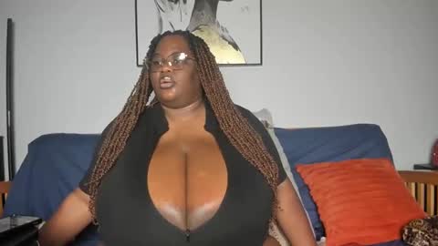 Snapshot of sexyblackhugetits chatting on February 2025 04:40:01 PM sexyblackhugetits online show from February 2025 04:40:01 PM