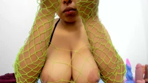 sexybrown_2005 online show from September 2025 12:27:02 AM