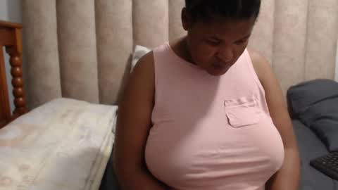 Snapshot of sexybustyxx chatting on October 2025 06:38:02 PM sexybustyxx online show from October 2025 06:38:02 PM