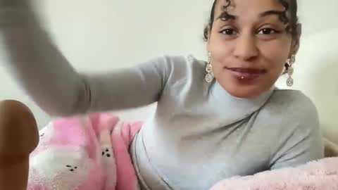 Snapshot of sexyjenny999 chatting on October 2025 03:31:02 PM Jenny online show from October 2025 03:31:02 PM