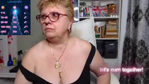 Snapshot of sexylynette4u chatting on December 2024 06:53:02 AM sexylynette4u online show from December 2024 06:53:02 AM