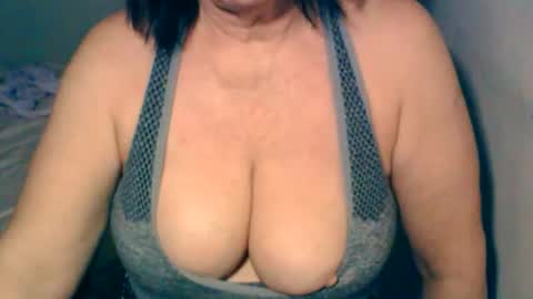 Snapshot of sexyoldwet chatting on September 2025 09:50:01 PM AnneSofia online show from September 2025 09:50:01 PM