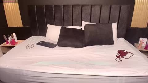 R A C H E L online show from October 2025 11:51:02 AM