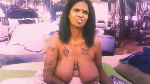 sexyva4u2luv online show from October 2025 01:33:02 AM