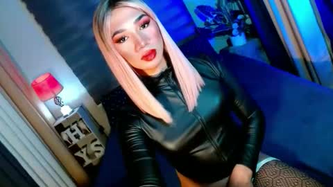 Snapshot of shane_hugexx chatting on October 2025 06:38:02 PM MISS SHANE online show from October 2025 06:38:02 PM