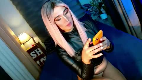 Snapshot of shane_hugexx chatting on November 2025 12:43:01 AM MISS SHANE online show from November 2025 12:43:01 AM