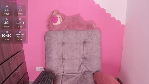 Emily online show from November 2025 10:04:01 PM