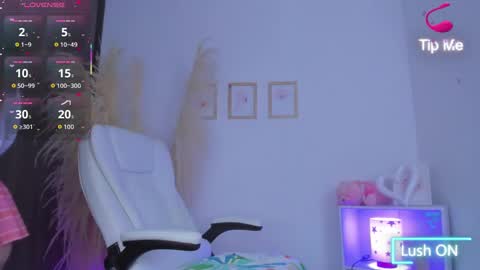 Snapshot of shannel_moss__ chatting on October 2025 11:13:01 PM online show from October 2025 11:13:01 PM