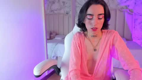 Snapshot of shantal_thompson21 chatting on October 2025 03:50:01 AM Shantal online show from October 2025 03:50:01 AM