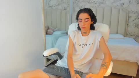 Snapshot of shantal_thompson21 chatting on October 2025 03:36:02 AM Shantal online show from October 2025 03:36:02 AM