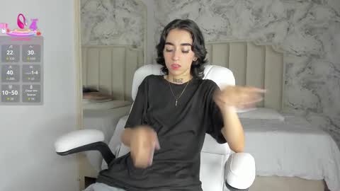 Snapshot of shantal_thompson21 chatting on October 2025 03:32:02 AM Shantal online show from October 2025 03:32:02 AM