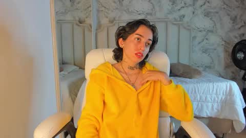 Snapshot of shantal_thompson21 chatting on November 2025 03:52:02 AM Shantal online show from November 2025 03:52:02 AM